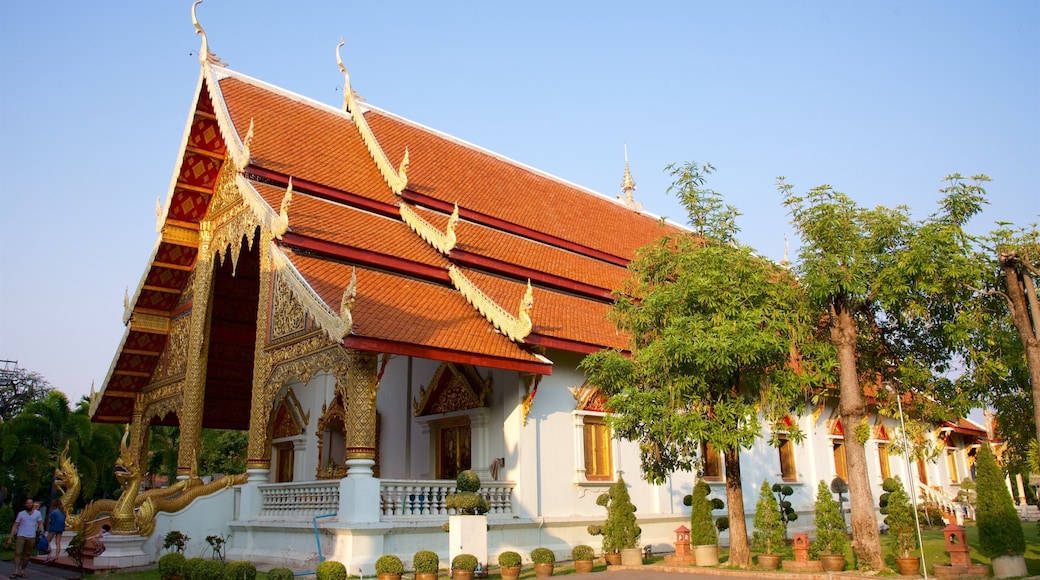 Wat Phra Singh showing a temple or place of worship