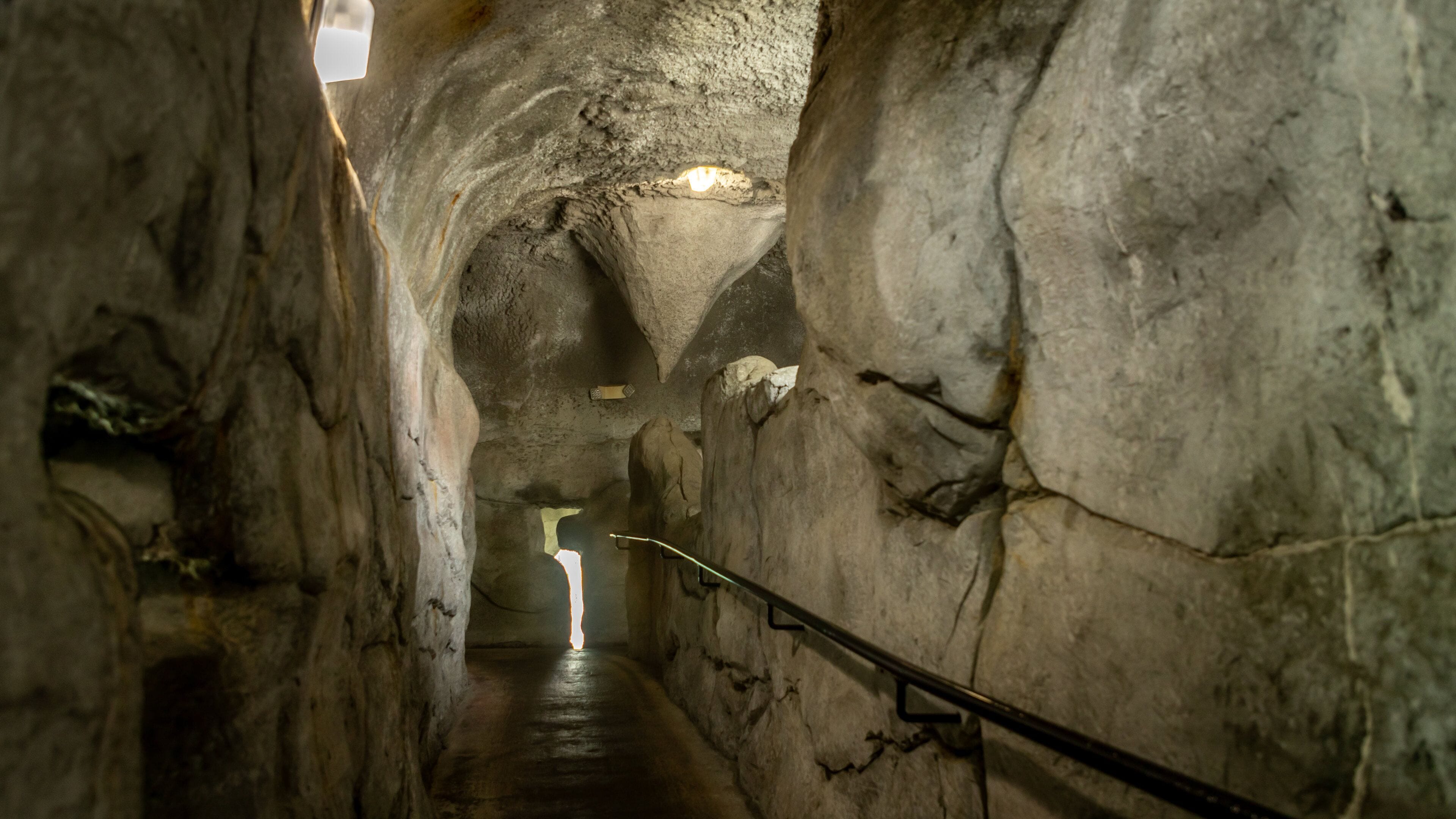 Captain Hook\'s Adventure Golf showing interior views