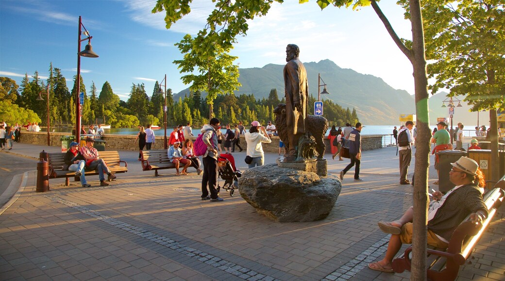 Queenstown City Centre showing street scenes, a sunset and a statue or sculpture