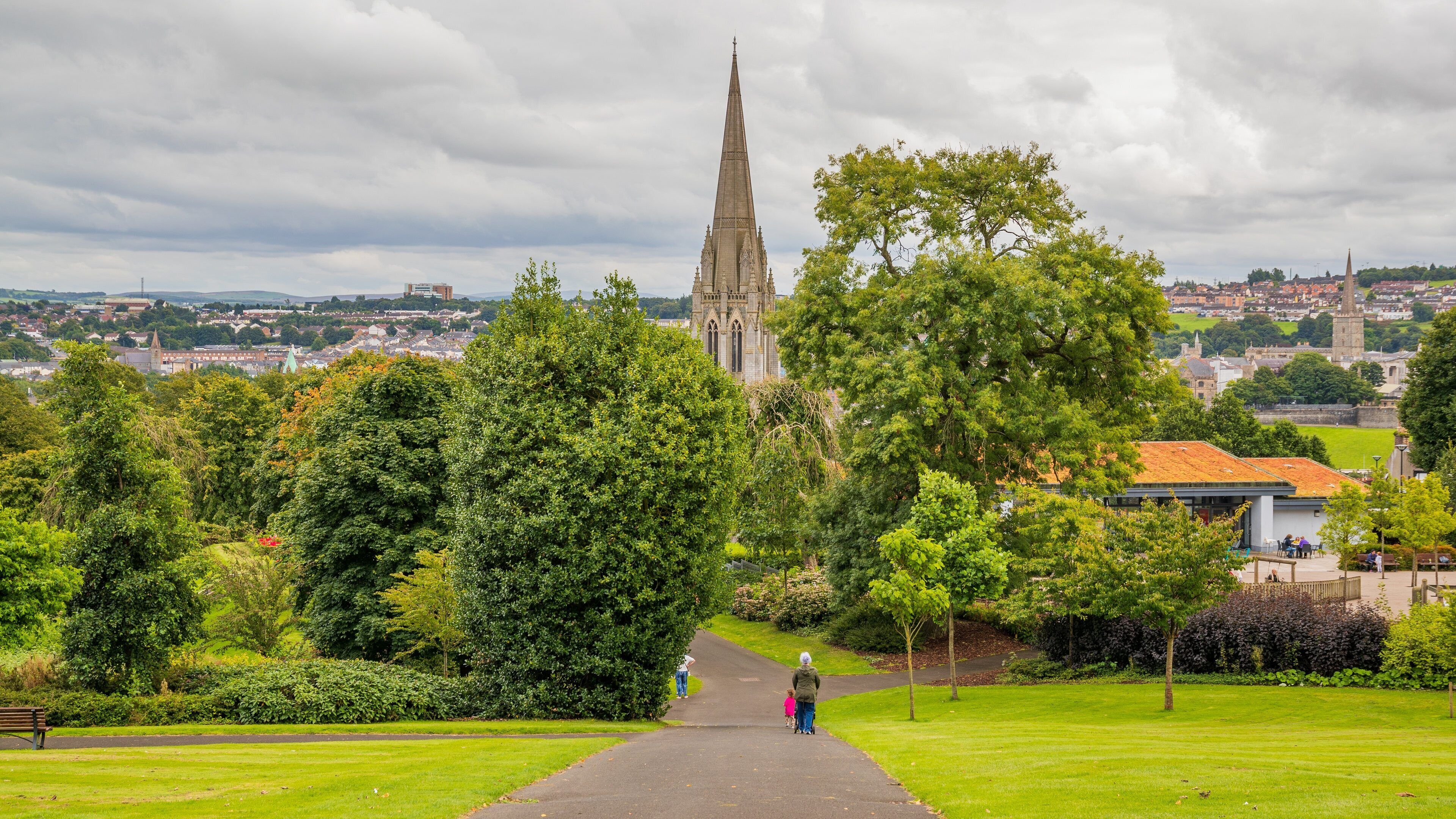 Brooke Park which includes a garden