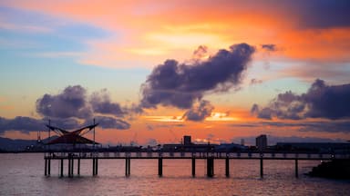 The Strand showing a sunset