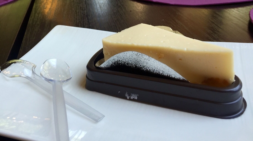 In between Pak Chong and Khao Yai National Park, there are quite a few nice restaurants. While you can't get a full meal at The Chocolate Factory, a milkshake and New York Cheesecake will fill you right up!