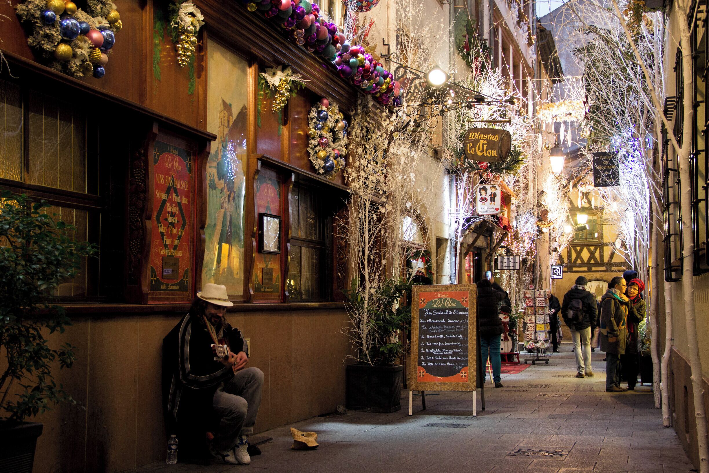 If you love christmas you simply have to come to Strasbourg. You'll experience christmas in a new way. This is just one, and one very small street too, that will make you feel christmasy.
#strasbourg #france #christmas #streetphotography
