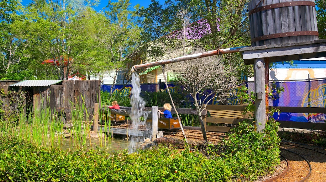 Aussie World som inkluderer karusell og lekeplass