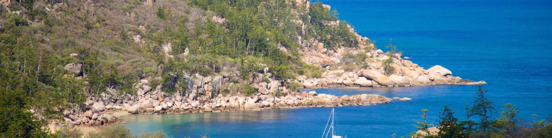 Magnetic Island National Park welches beinhaltet allgemeine KĂŒstenansicht und FelskĂŒste