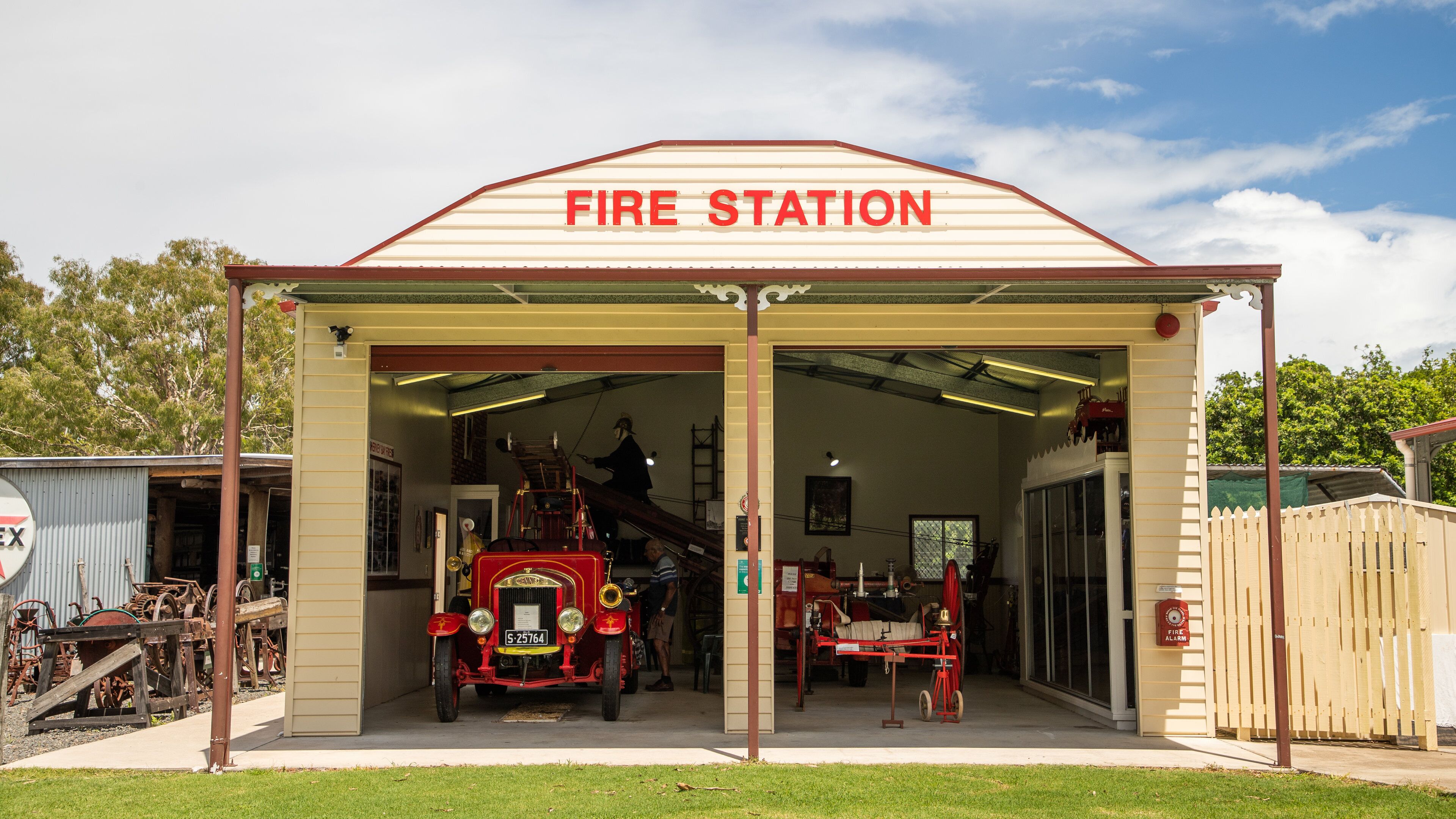 Hervey Bay Historical Village Museum which includes signage and heritage elements