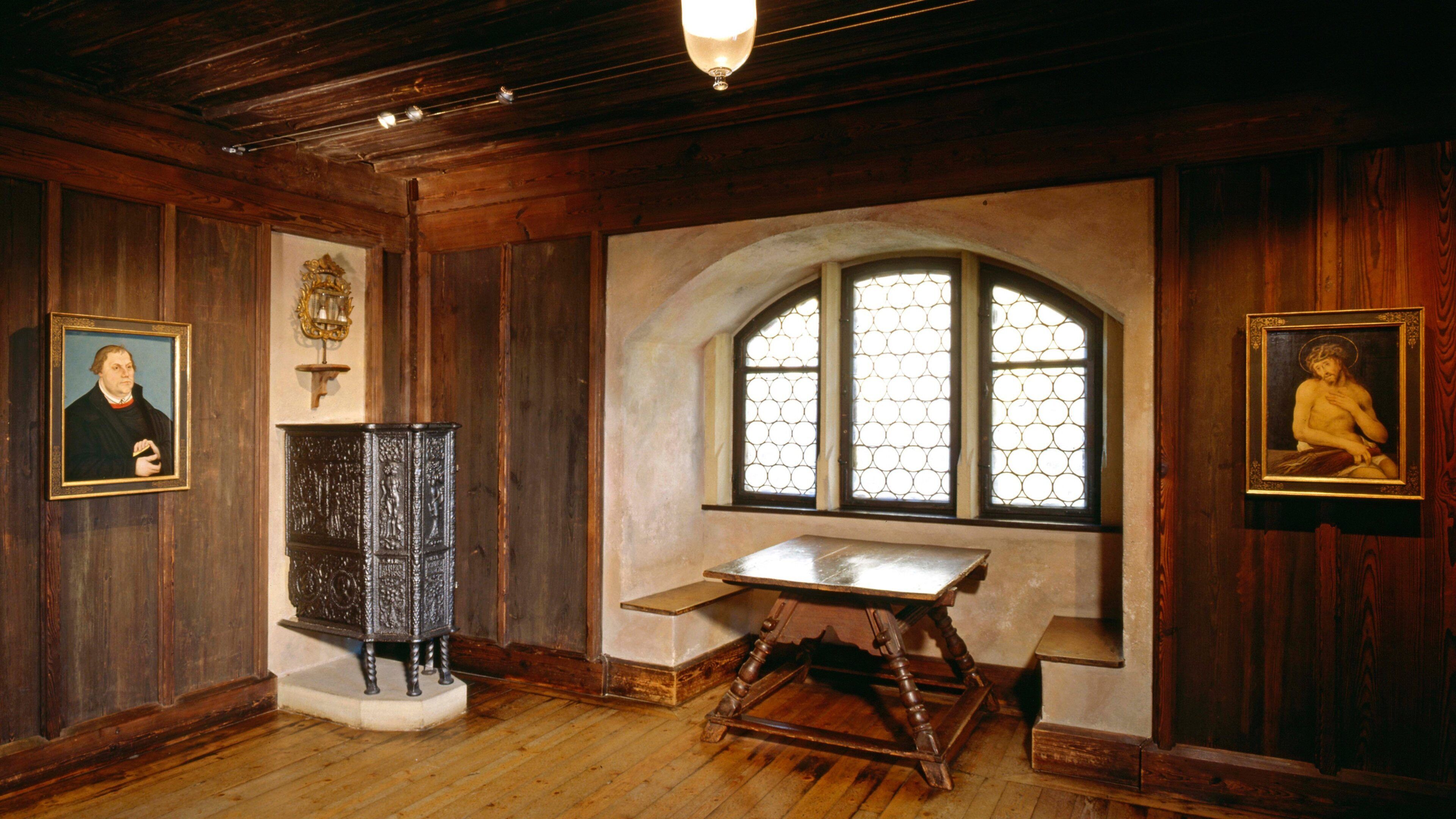 Coburg Fortress which includes interior views, heritage elements and art