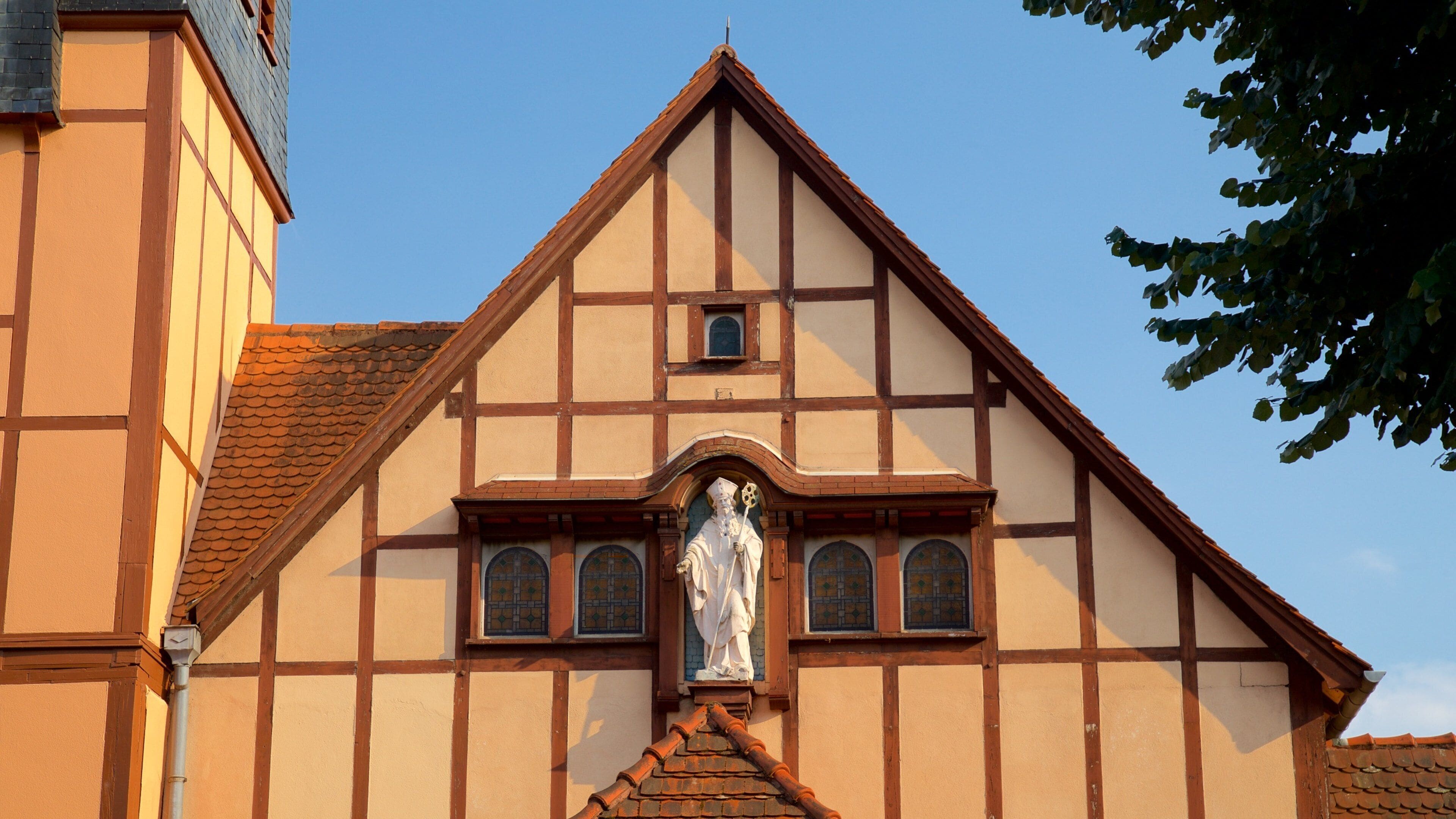 Robertsau featuring heritage elements, a statue or sculpture and religious aspects