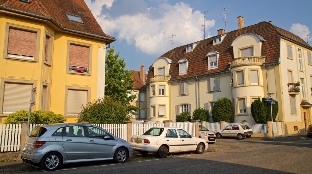 Robertsau showing a small town or village