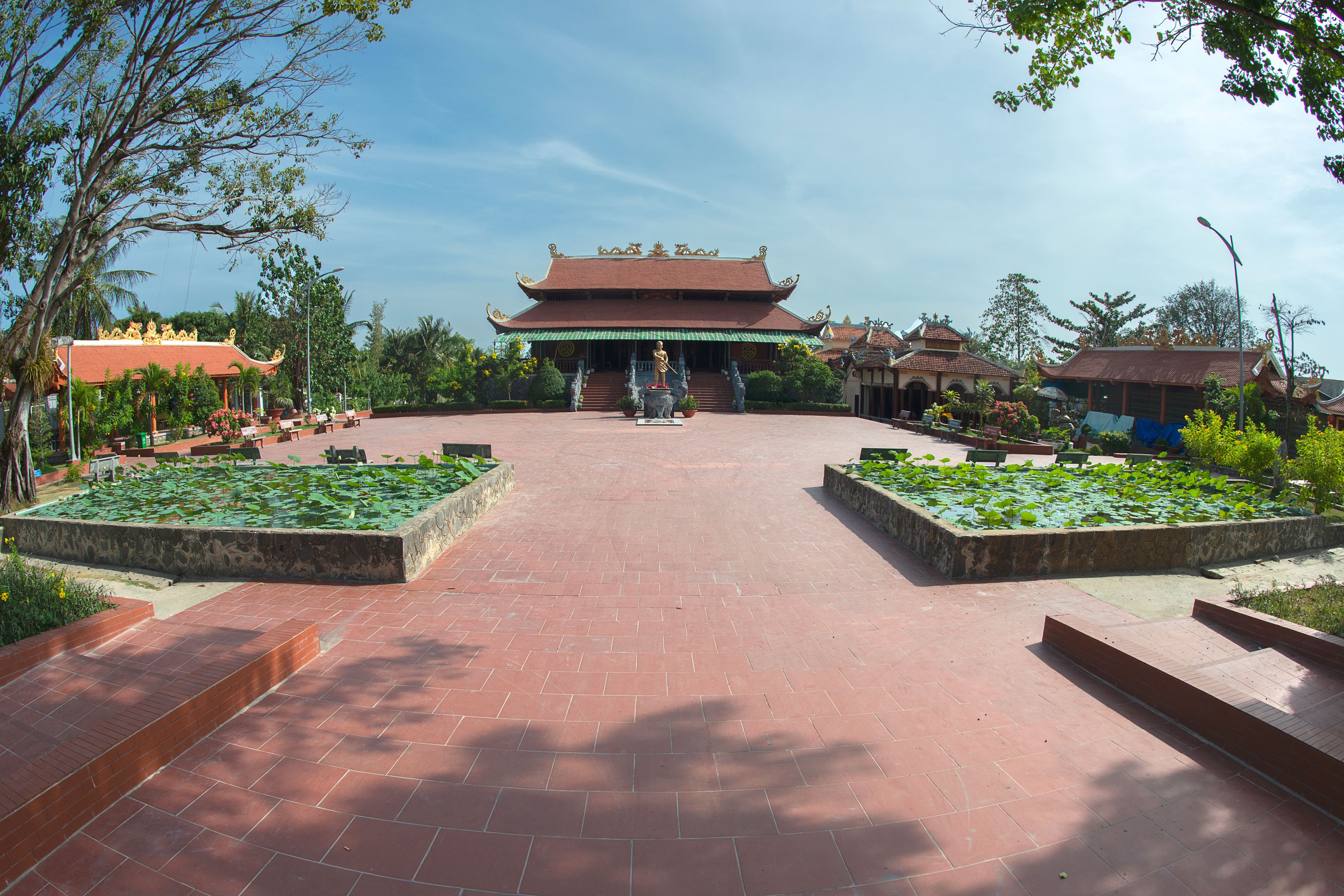 Wonderful Pagoda  Dinh Nguyen Trung Truc  (Ganh Dau), Phu Quoc, South-Vietnam