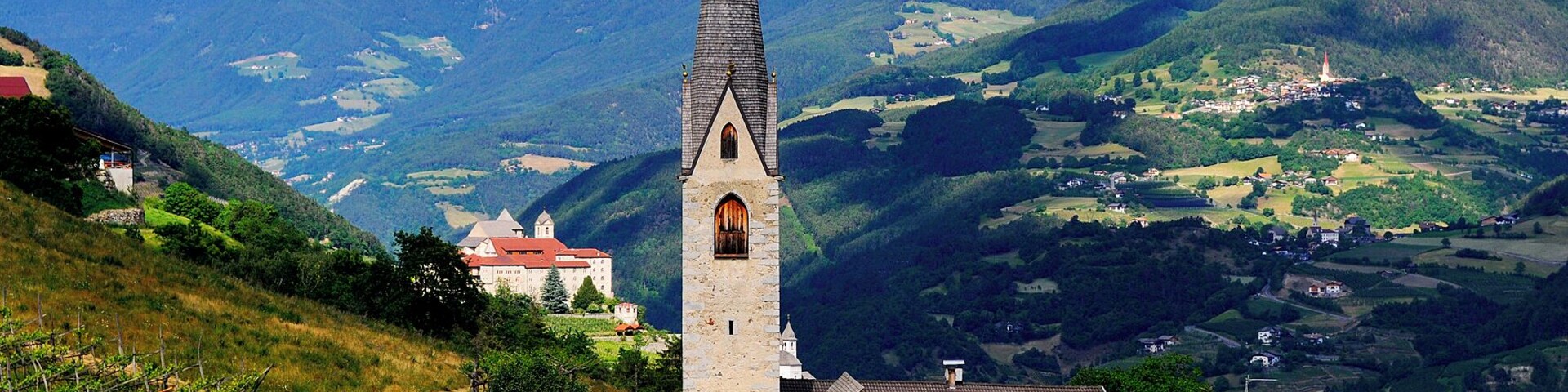 Ansicht der Sankt-Valentin-Kirche in Villanders