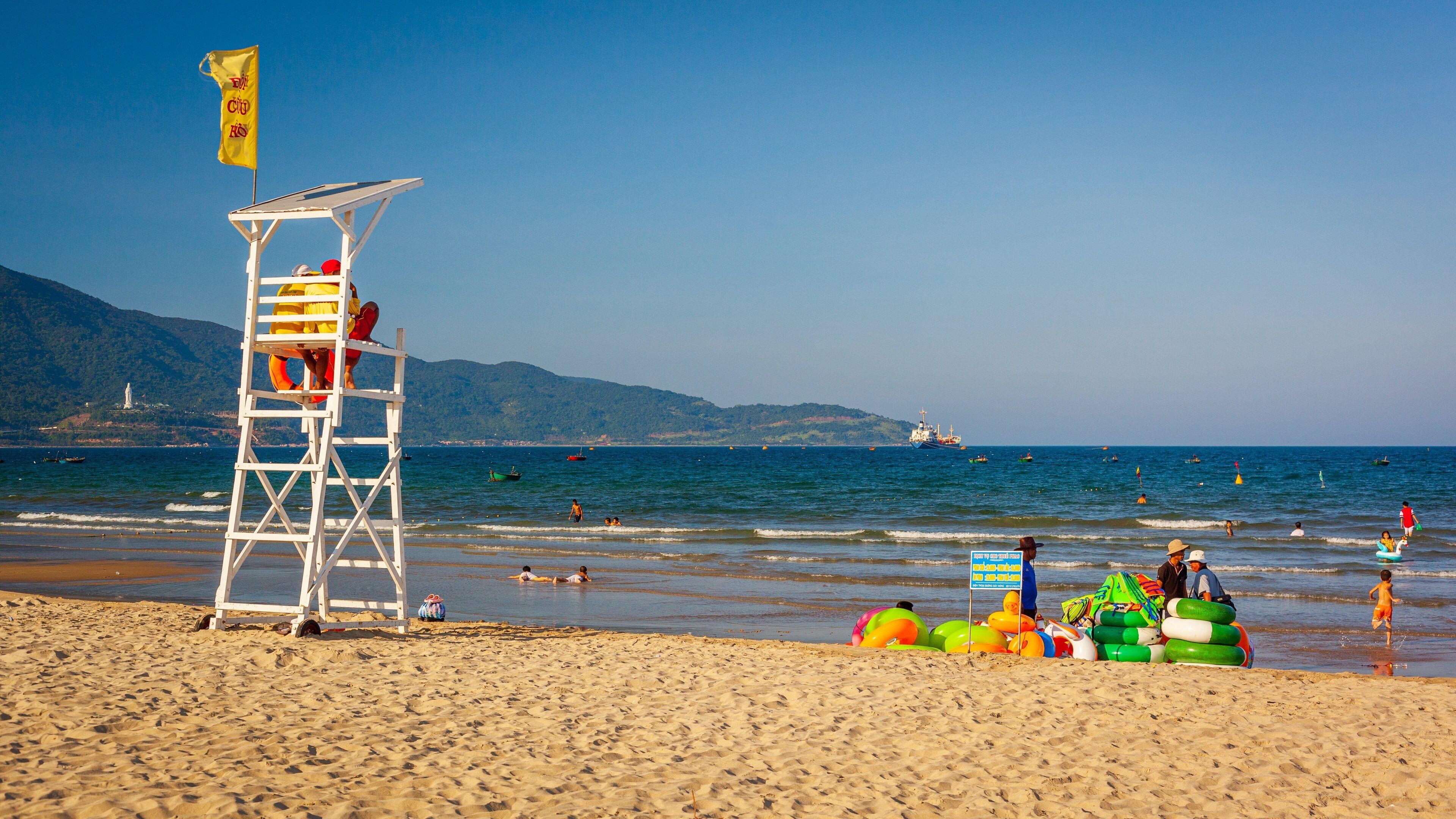 My Khe Beach showing general coastal views and a beach