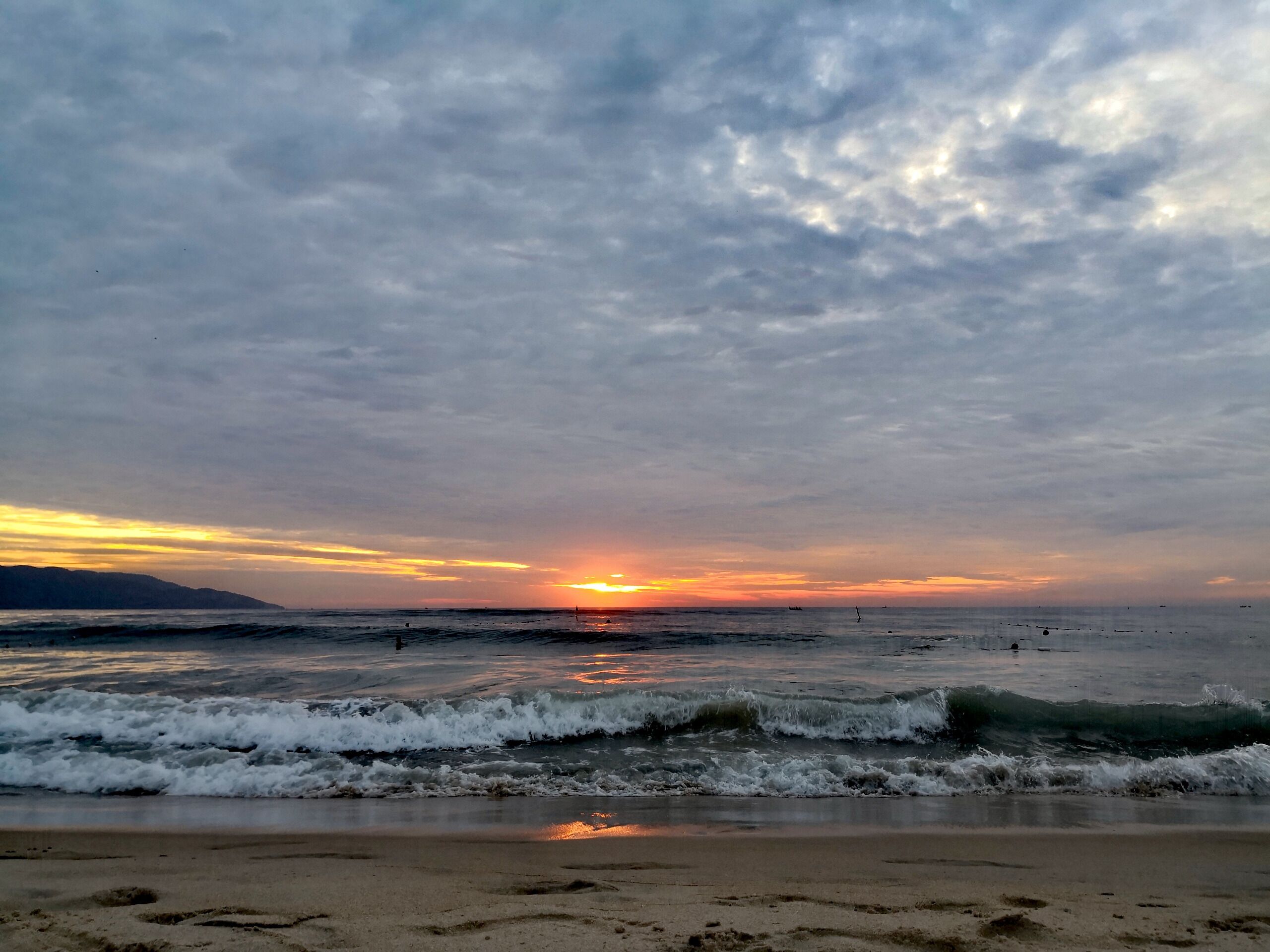 One of the best places to get a sunrise shot is in My Khe Beach. 

I went there at 5AM and I was surprised that there were so many people swimming. Don't worry though, My Khe beach is so wide you'd still have so much space despite the crowd.