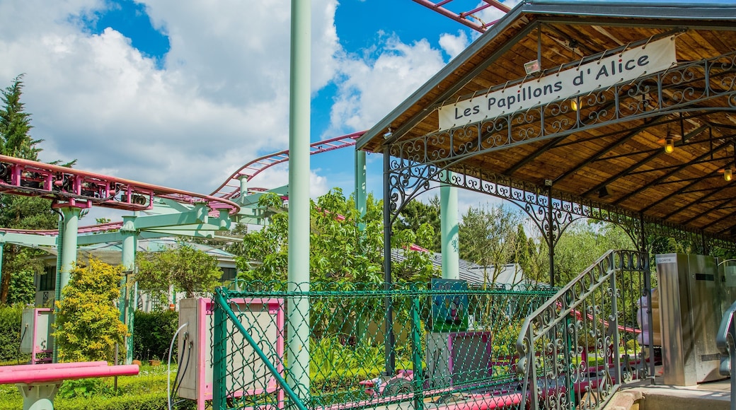 Jardin d\'Acclimatation showing rides