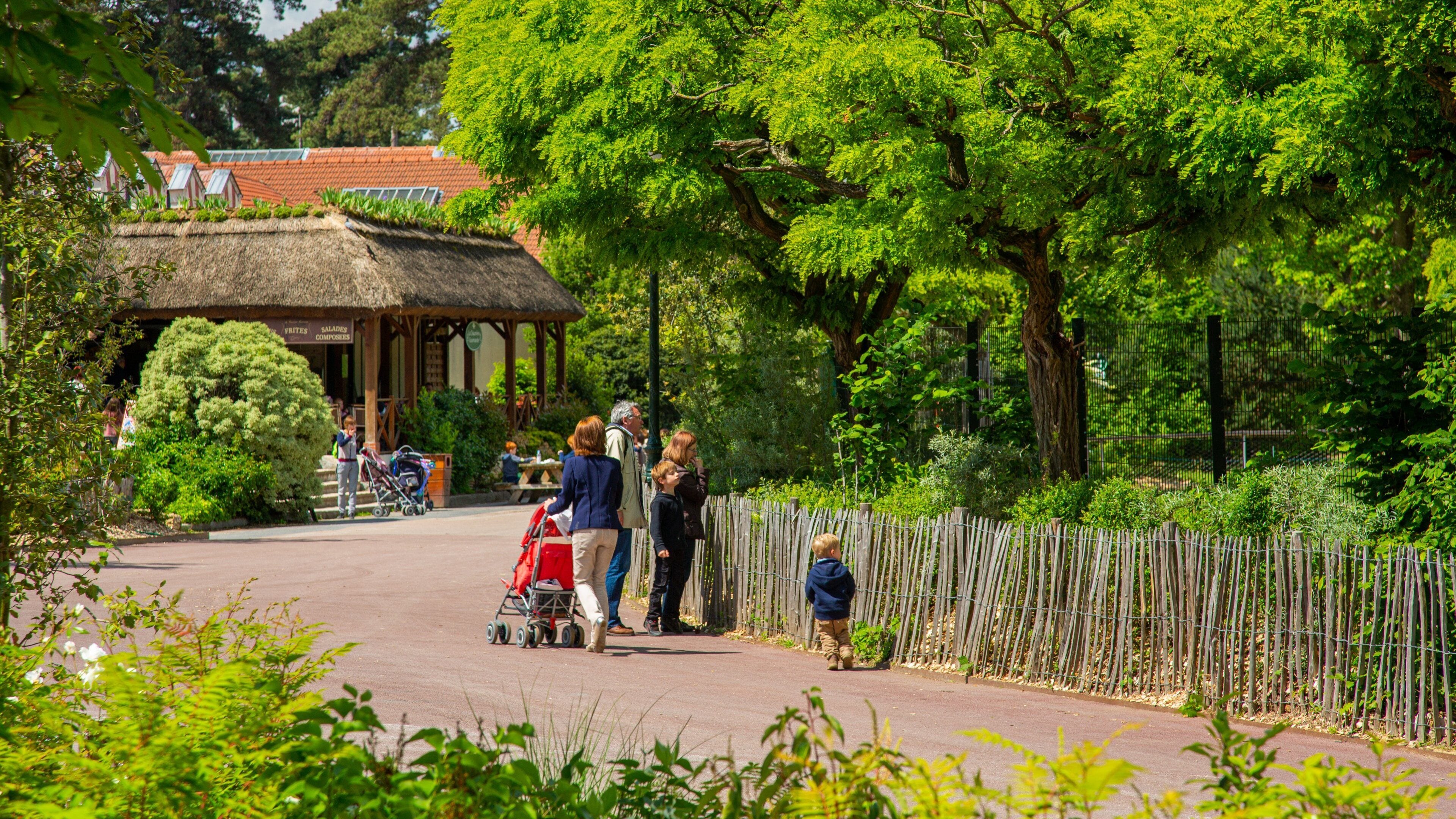 Jardin d\'Acclimatation featuring a garden as well as a family