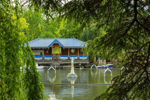 Jardin d\'Acclimatation featuring a pond