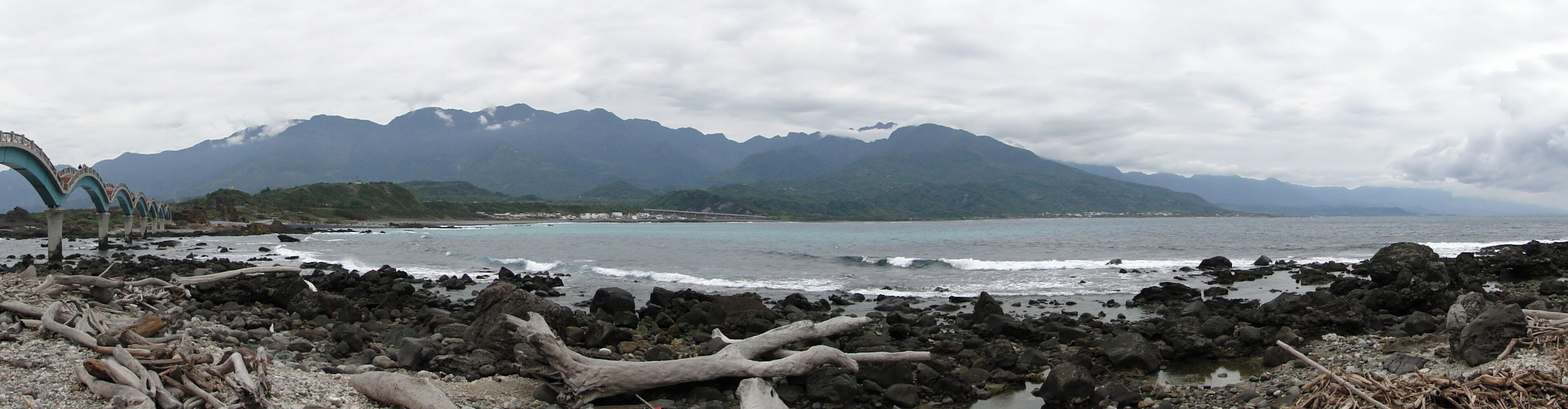 Sansiantai area with the footbridge on the left, Taitung County, Taiwan