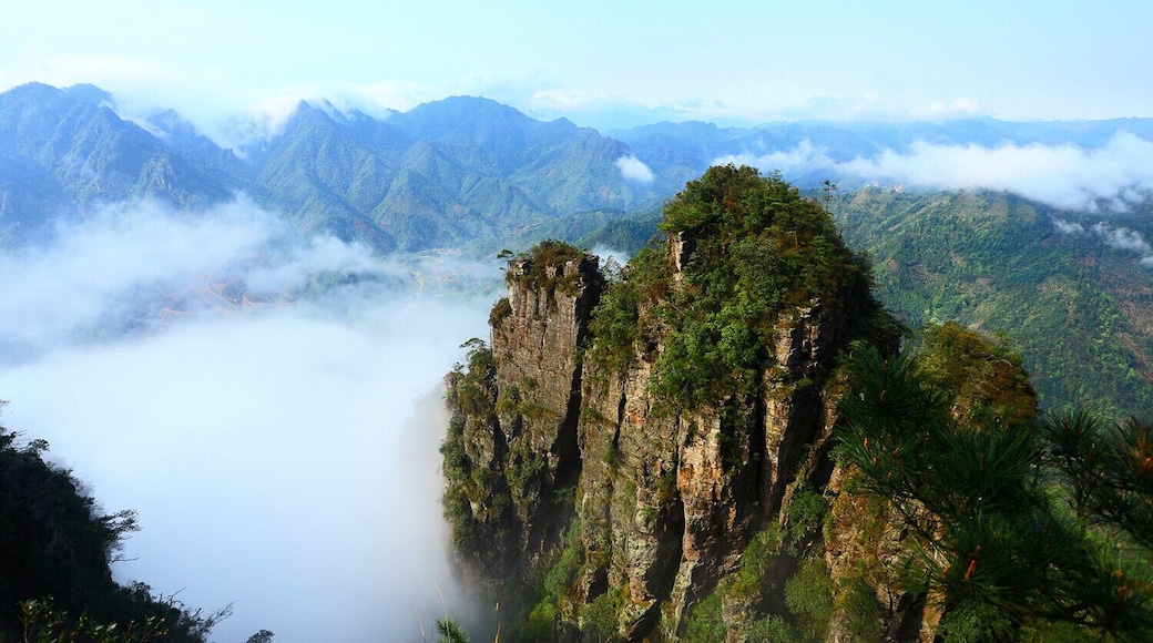 #LianhuaMountain Tourism Scenic Area in Jinxiu. #金秀莲花山.
https://twitter.com/Beautifulgx