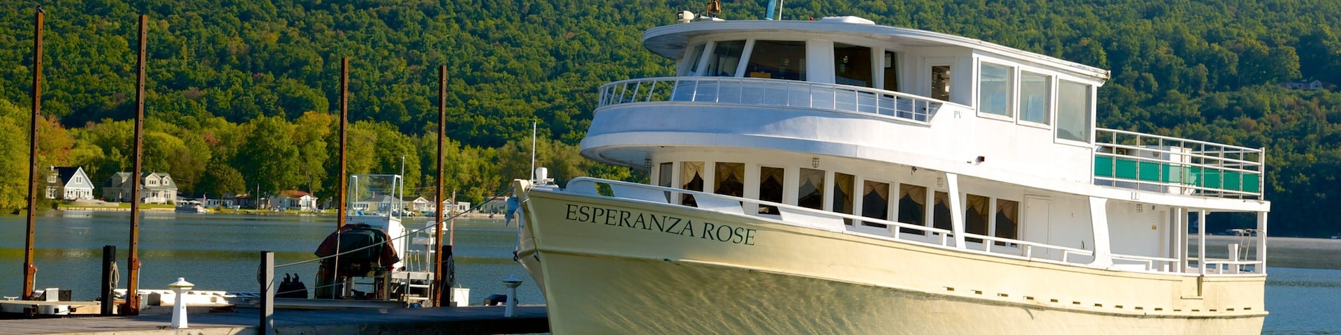 Parque estatal Keuka Lake ofreciendo un lago o laguna y embarcaciones