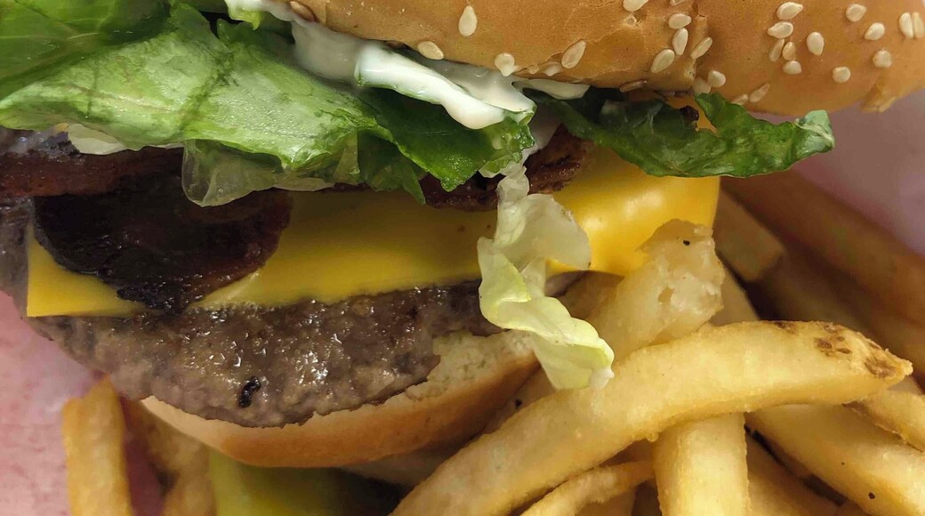 Best old school drive in restaurant with amazing root beer