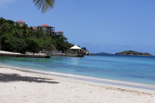 Decent snorkeling...
#lifeatexpedia
#beaches