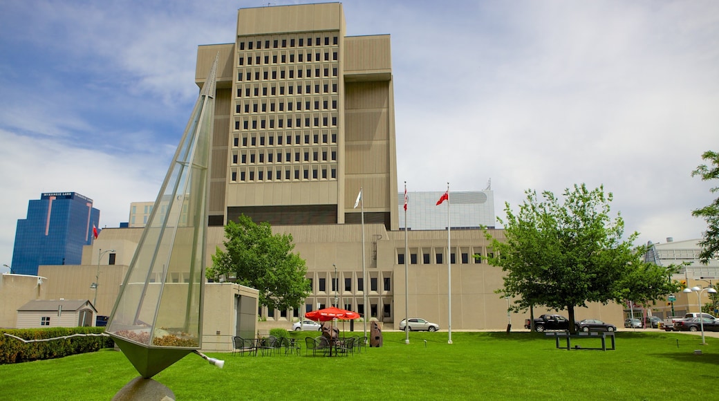 Museum London showing outdoor art