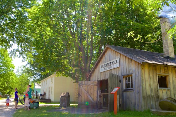 Fanshawe Pioneer Village das einen historische Architektur, Kleinstadt oder Dorf und StraĂenszenen