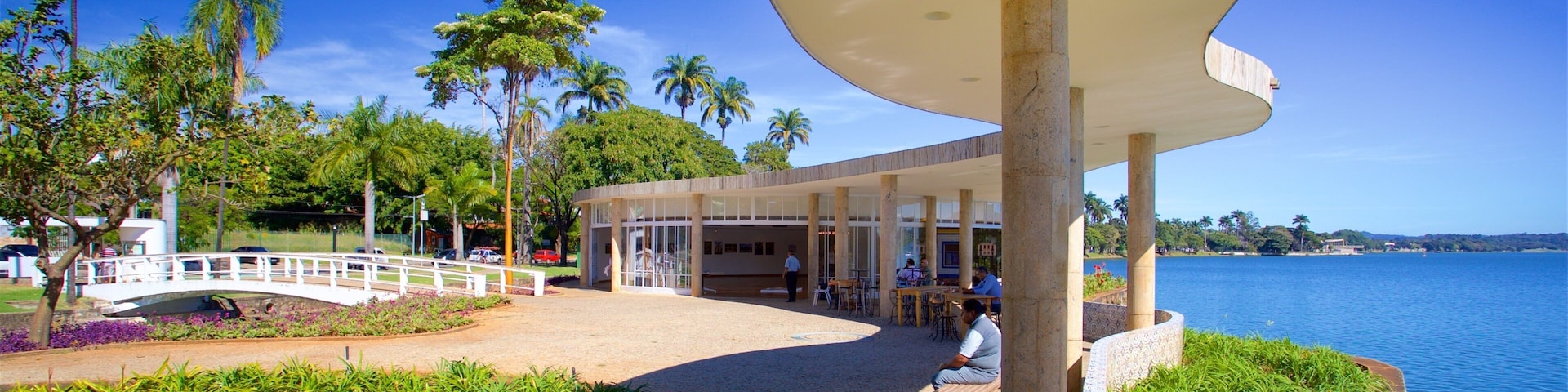 加薩多拜樂博物館 呈现出 池塘, 花園 和 一般的海岸景觀
