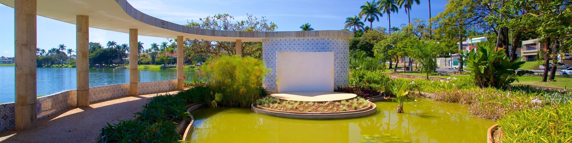 加薩多拜樂博物館 呈现出 公園 和 池塘