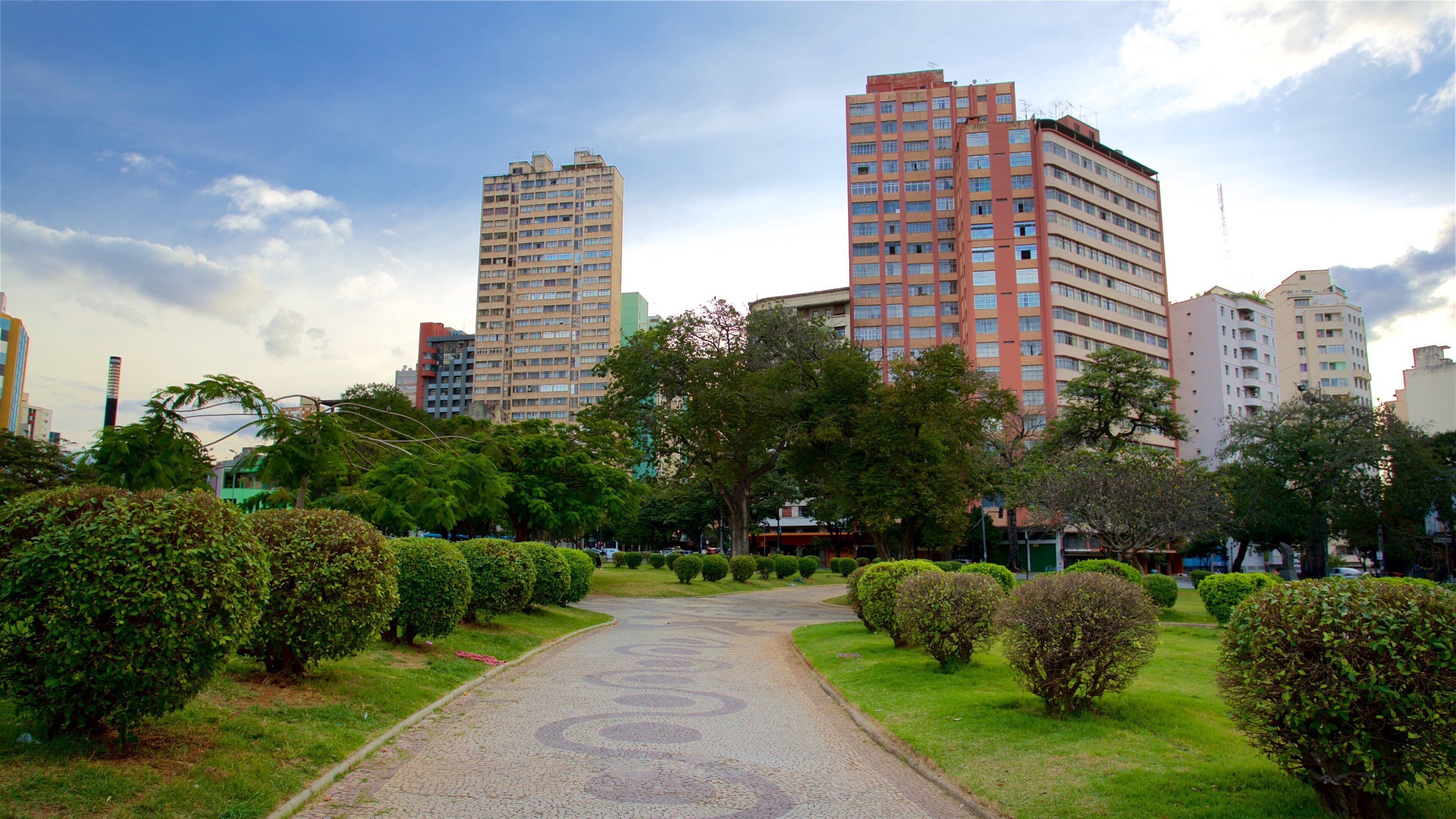 Place Raul Soares qui includes ville et parc