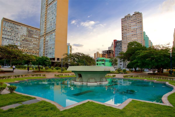 Raul Soares Square which includes a city, a fountain and a garden