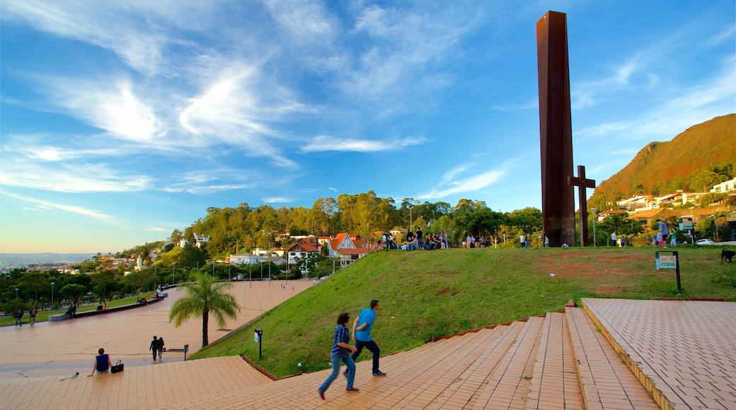 Pavens Plads som viser en have såvel som et par