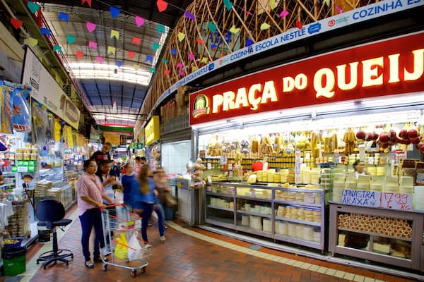 A bustling market with a prominent 'Praça do Queijo' cheese shop.