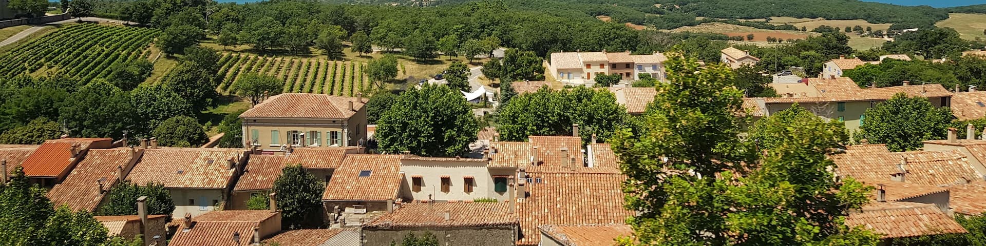 Verdon Natural Regional Park in France, the grandiose landscape and mysterious canyon Gorges du Verdon, mountain and forestь mountain lake