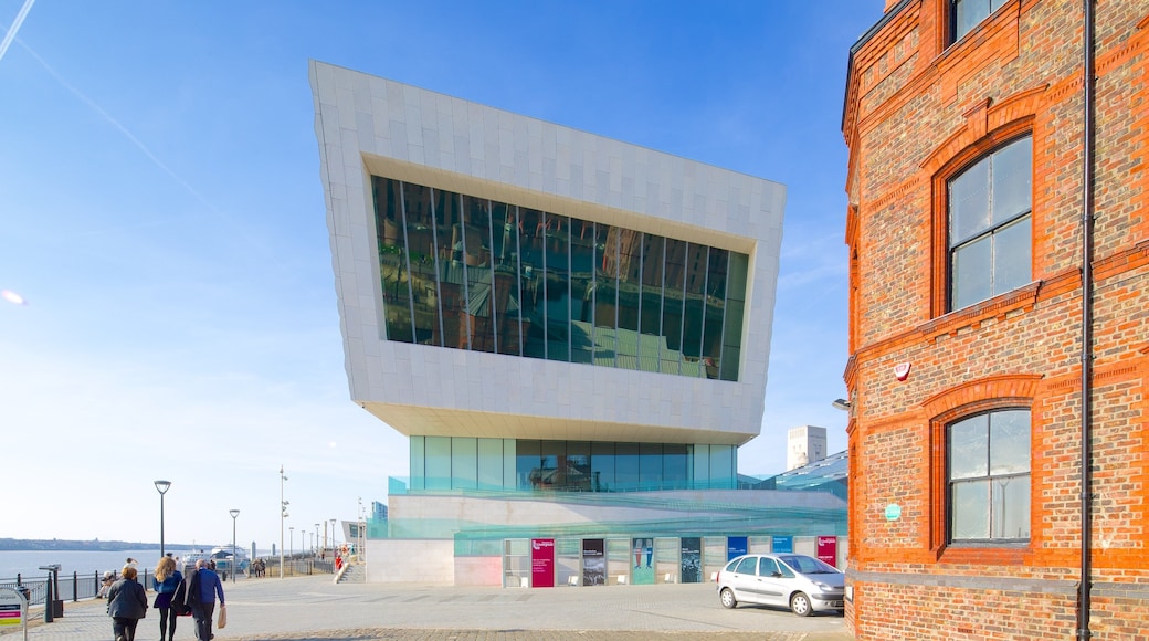 Museum of Liverpool showing street scenes and modern architecture