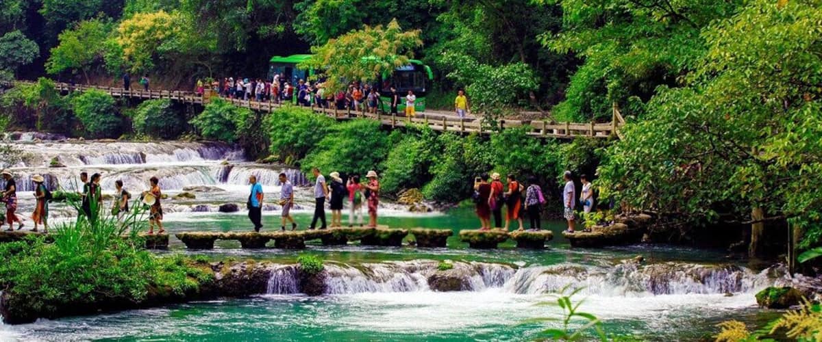 Beautiful #Libo Seven Small Arches Scenic Spot (Xiaoqikong) in #Guizhou.
https://twitter.com/Beautifulgx