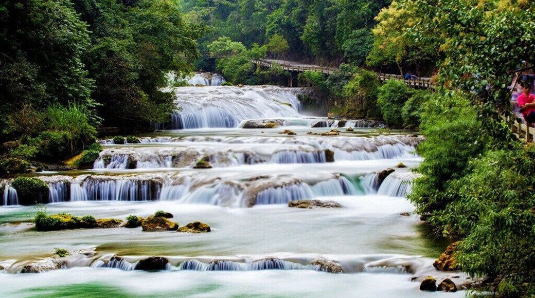 Beautiful #Libo Seven Small Arches Scenic Spot (Xiaoqikong) in #Guizhou.
https://twitter.com/Beautifulgx