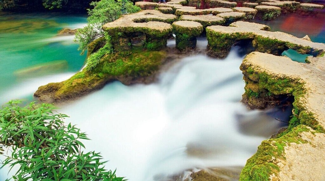 Beautiful #Libo Seven Small Arches Scenic Spot (Xiaoqikong) in #Guizhou.
https://twitter.com/Beautifulgx