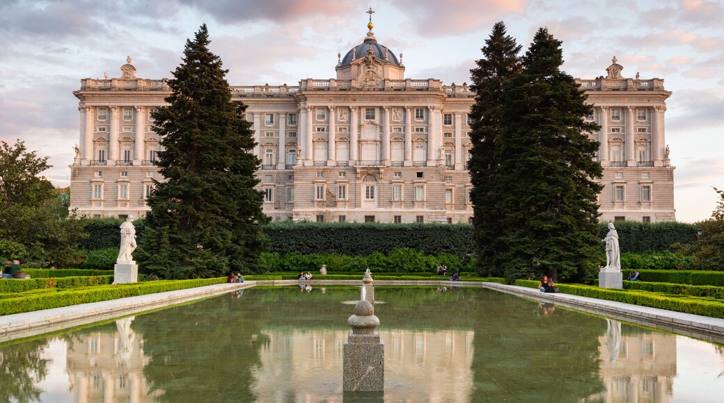 Sabatini Gardens featuring a sunset, a fountain and a castle