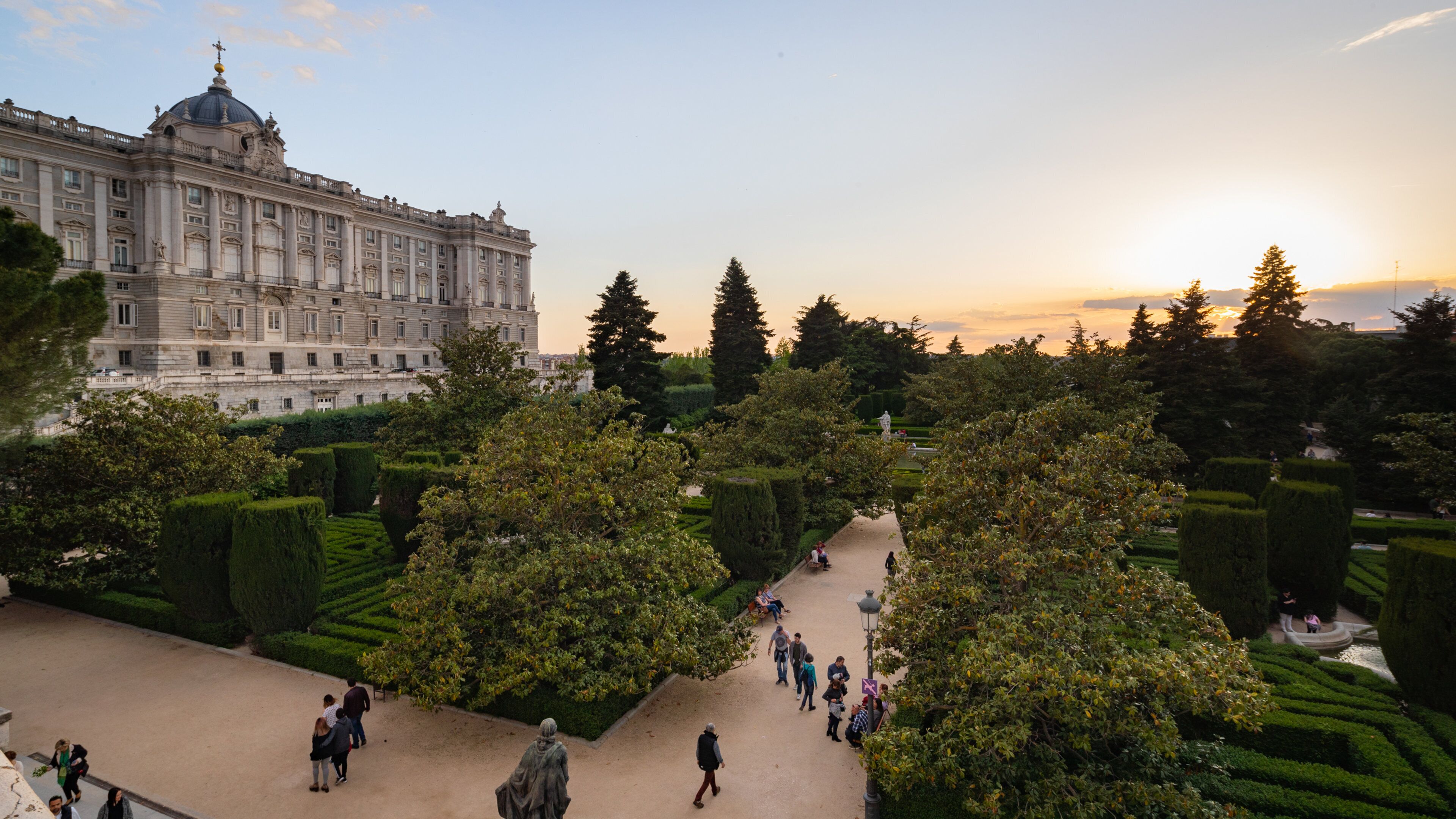 Sabatini Gardens showing heritage architecture, a sunset and a castle
