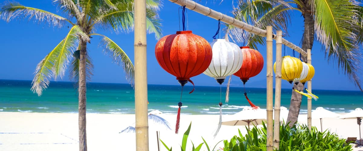 Non Nuoc Strand som viser tropiske områder og en sandstrand