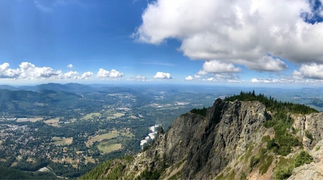 This is a partial 360 degree view from atop the Haystack on Mt. Si. It was a gorgeous day to hike this trail. #lifeatexpedia