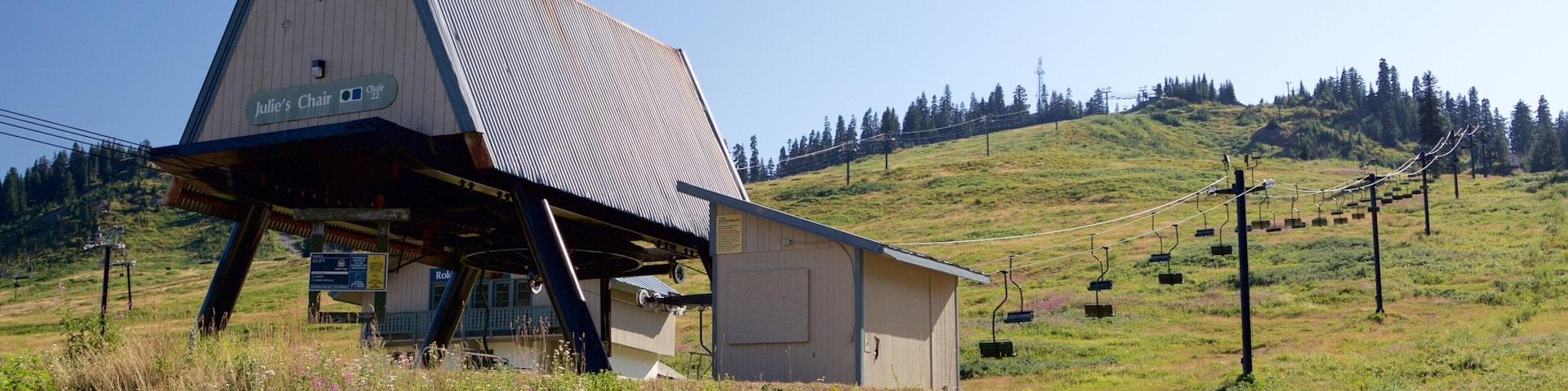 Summit at Snoqualmie Summit Central featuring a gondola