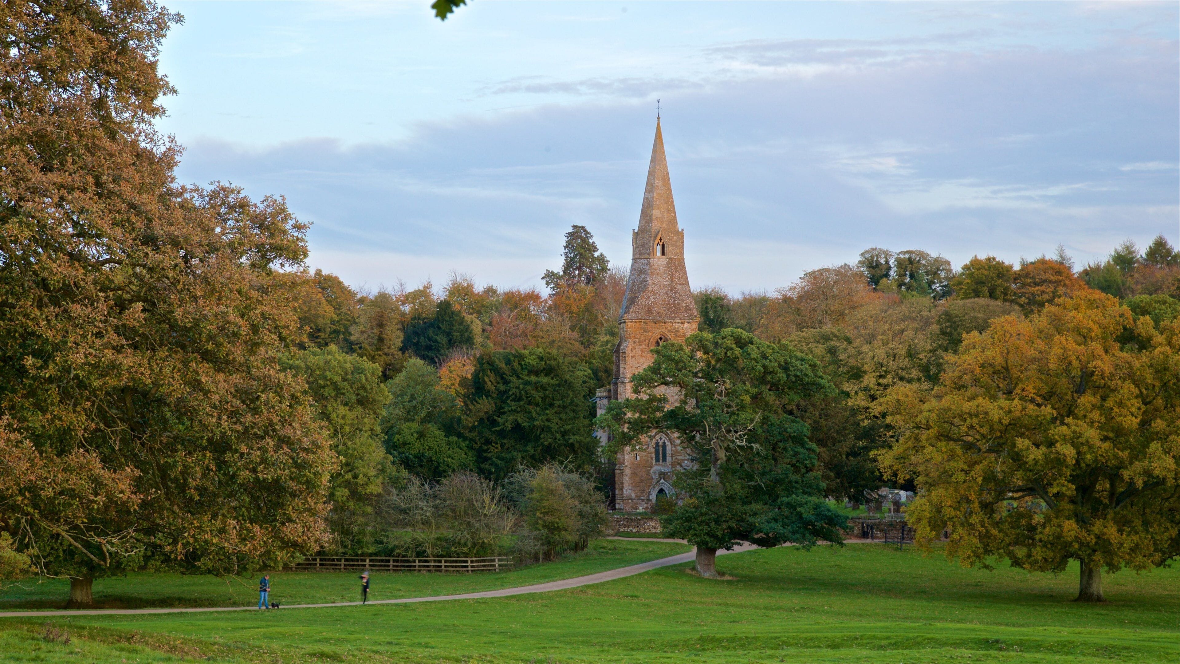 Broughton Castle which includes a park and heritage architecture