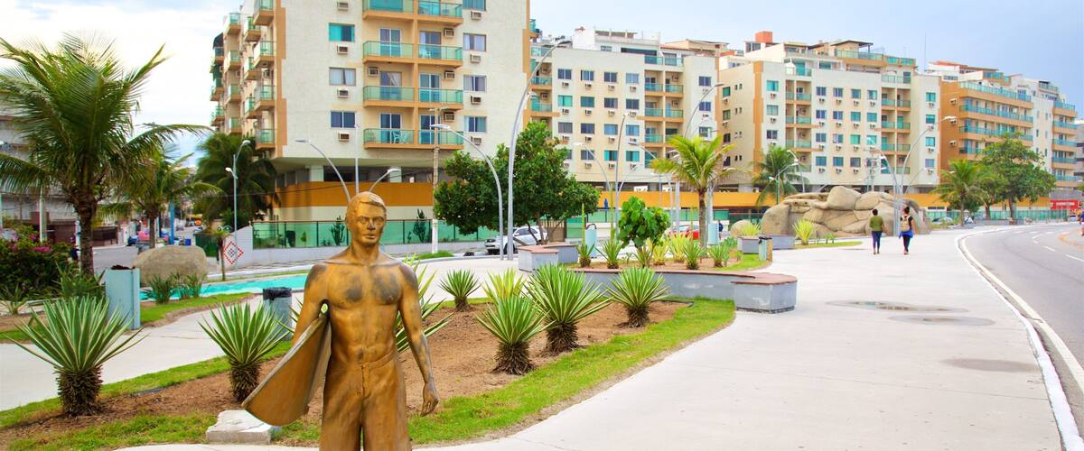Aguas Square showing a garden, outdoor art and a statue or sculpture