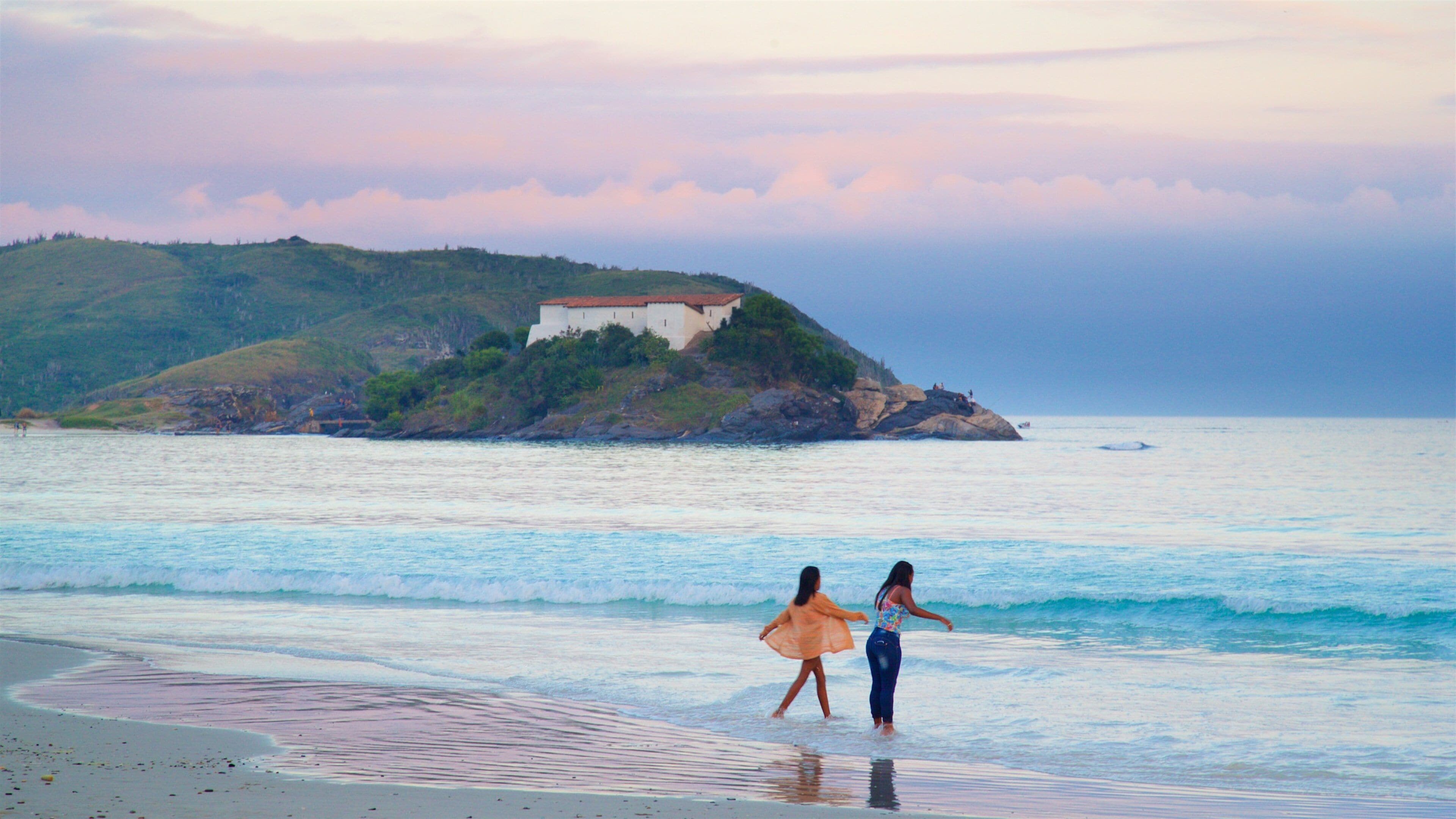 Sao Mateus festning som viser kyst, strand og solnedgang