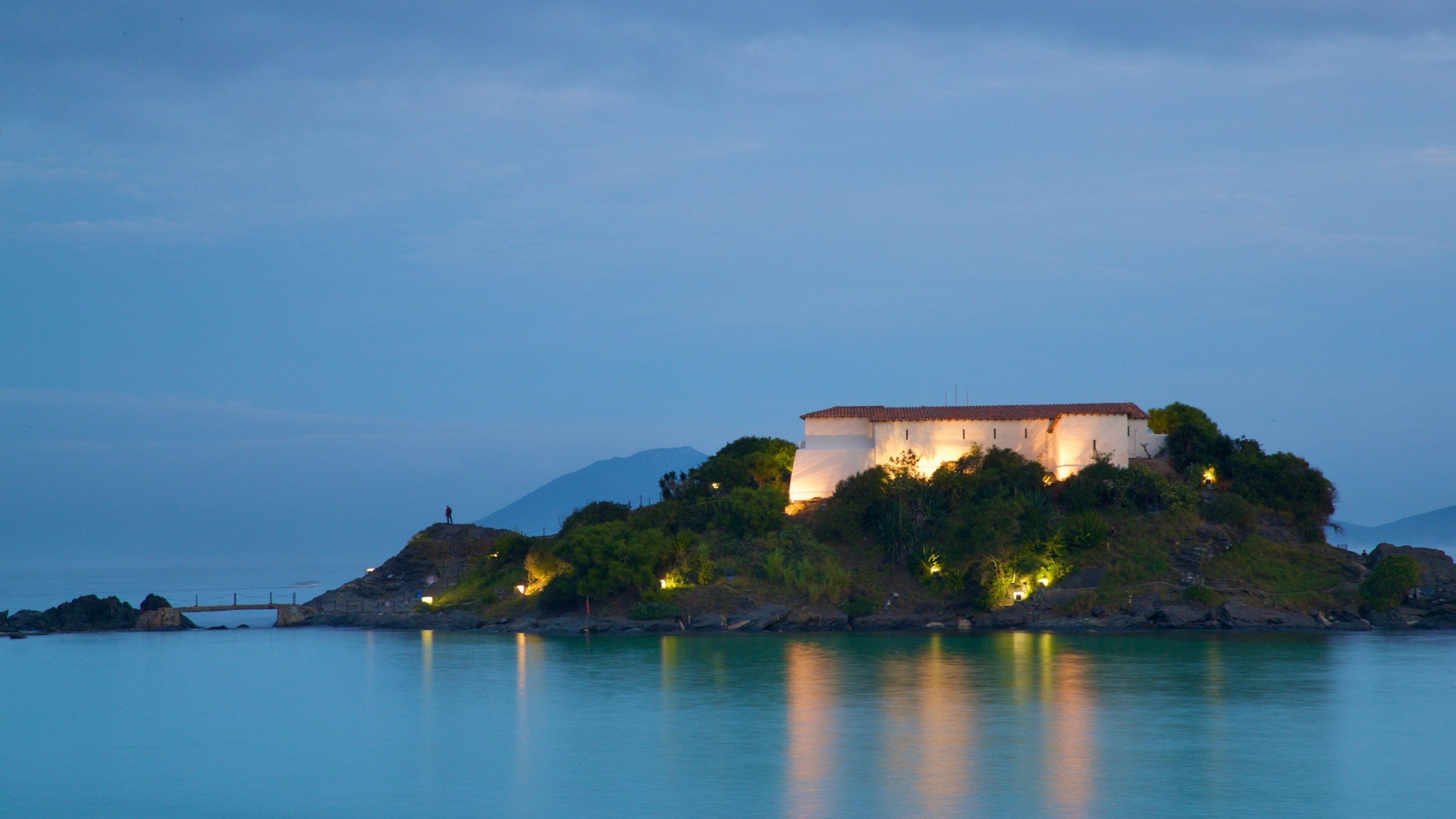 Sao Mateus Fort showing island images and night scenes