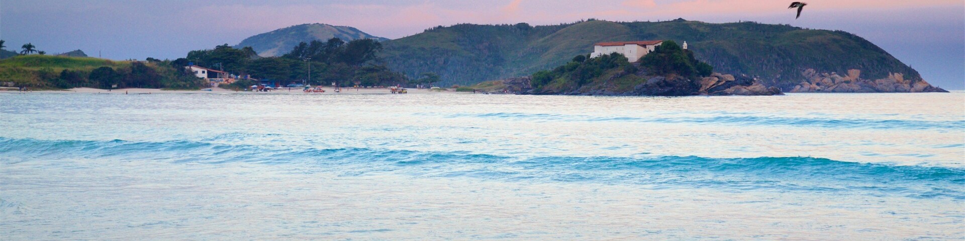 Forte de São Mateus do Cabo Frio welches beinhaltet Sonnenuntergang, Sandstrand und allgemeine Küstenansicht