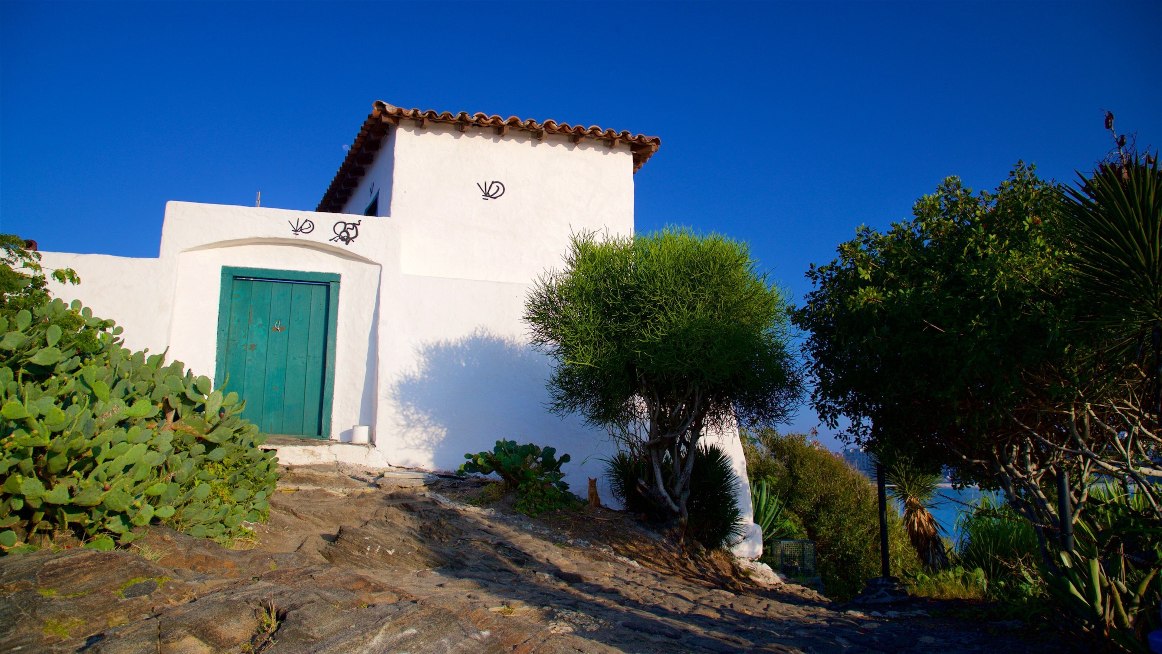 Sao Mateus Fort which includes heritage elements
