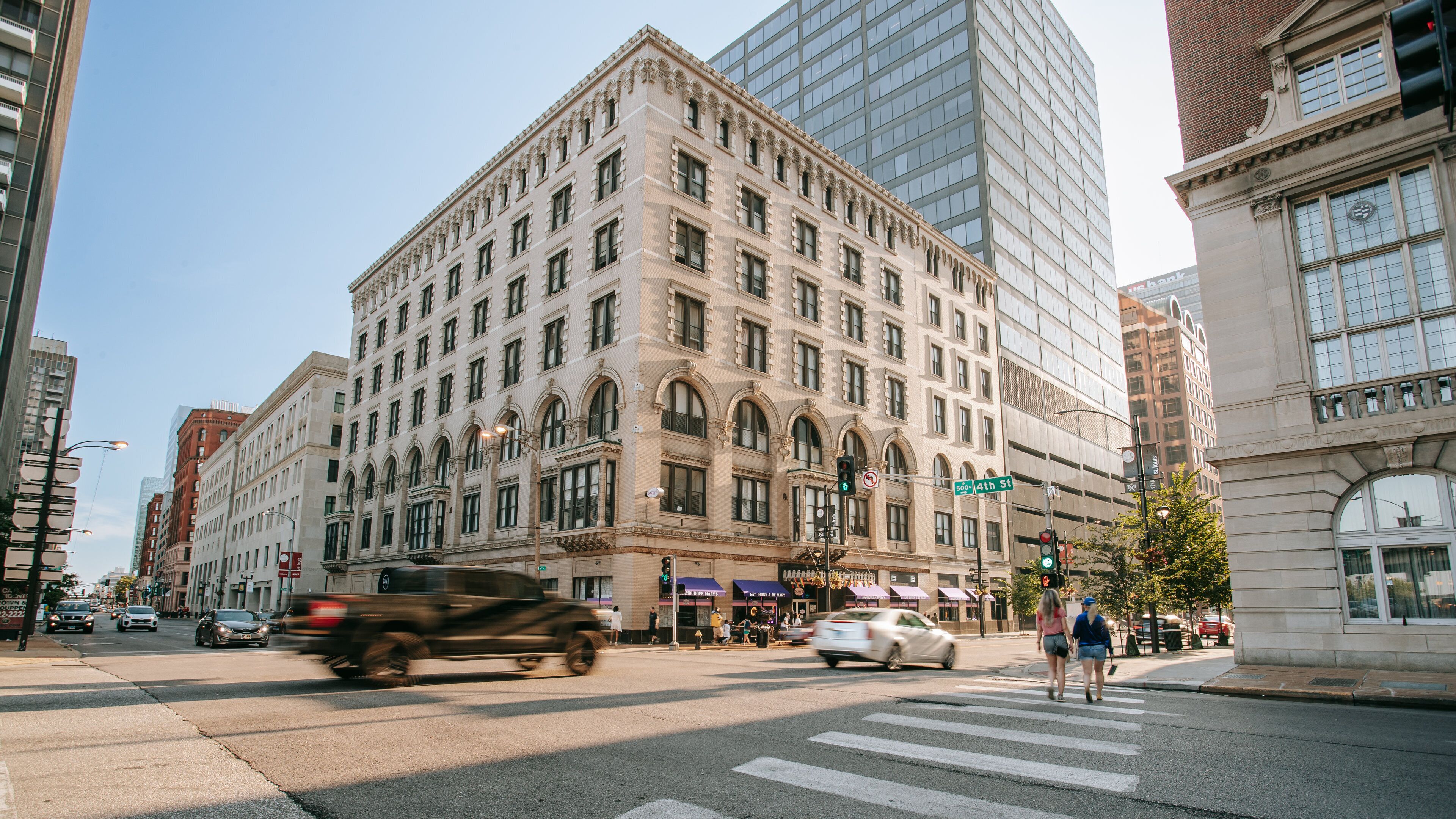 Washington Avenue Historic District showing street scenes, a city and heritage architecture